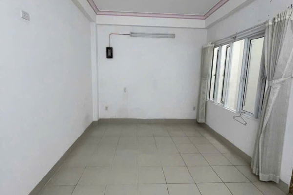 Mặt bằng Nha Trang cho thuê nhà 4 tầng mặt tiền Trần Nhật Duật, diện tích đất 63,2m², sử dụng 250m², 7 phòng ngủ, giá 25 triệu/tháng.