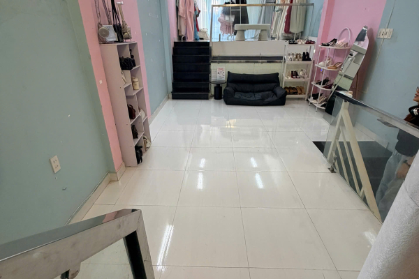CHO THUÊ MẶT BẰNG KINH DOANH NHA TRANG – NHÀ 3 TẦNG MẶT TIỀN ĐƯỜNG 2/4, GIÁ 25 TRIỆU/THÁNG