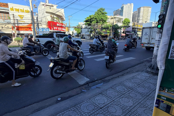 CHO THUÊ MẶT BẰNG KINH DOANH NHA TRANG – NHÀ 3 TẦNG MẶT TIỀN ĐƯỜNG 2/4, GIÁ 25 TRIỆU/THÁNG