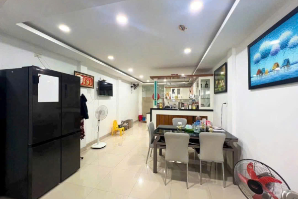 Cho thuê nhà nguyên căn Nha Trang 3 tầng gần chợ Đầm