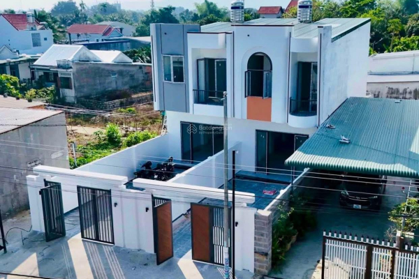 Căn nhà mới hoàn thiện mặt tiền đường lớn kinh doanh tốt