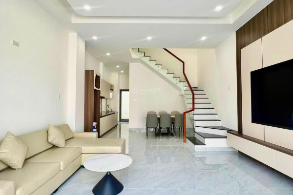 Căn nhà mới hoàn thiện mặt tiền đường lớn kinh doanh tốt