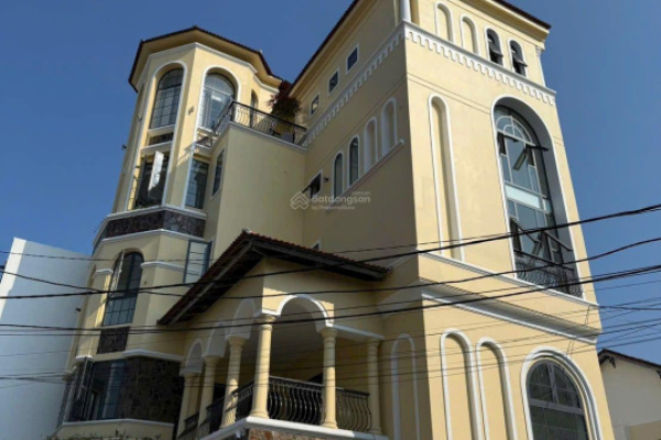 CHO THUÊ VILLA LÔ GÓC 2 MẶT TIỀN 4 TẦNG TÂN CỔ ĐIỂN PHÁP CÓ THANG MÁY ĐƯỜNG LÝ NAM ĐẾ NHA TRANG – DIỆN TÍCH 140M² PHÙ HỢP VĂN PHÒNG SHOWROOM YOGA CÀ PHÊ GIÁ 70 TRIỆU/THÁNG