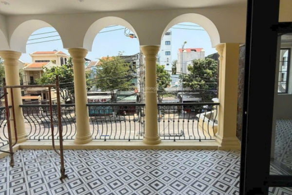 CHO THUÊ VILLA LÔ GÓC 2 MẶT TIỀN 4 TẦNG TÂN CỔ ĐIỂN PHÁP CÓ THANG MÁY ĐƯỜNG LÝ NAM ĐẾ NHA TRANG – DIỆN TÍCH 140M² PHÙ HỢP VĂN PHÒNG SHOWROOM YOGA CÀ PHÊ GIÁ 70 TRIỆU/THÁNG
