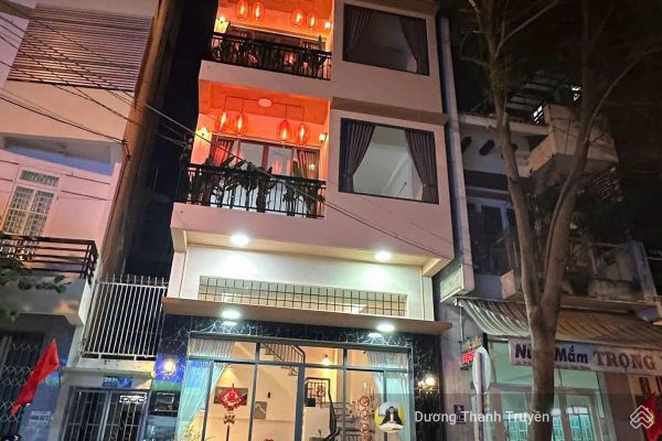 BÁN NHÀ PHỐ 4 TẦNG MẶT TIỀN ĐƯỜNG BÀ TRIỆU CẠNH GA NHA TRANG VỊ TRÍ KINH DOANH CÓ DÒNG TIỀN THUÊ 25 TRIỆU/THÁNG SỔ HỒNG CHÍNH CHỦ GIÁ 12 TỶ 500 TRIỆU