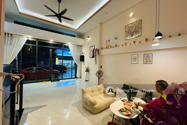 BÁN NHÀ PHỐ 4 TẦNG MẶT TIỀN ĐƯỜNG BÀ TRIỆU CẠNH GA NHA TRANG VỊ TRÍ KINH DOANH CÓ DÒNG TIỀN THUÊ 25 TRIỆU/THÁNG SỔ HỒNG CHÍNH CHỦ GIÁ 12 TỶ 500 TRIỆU