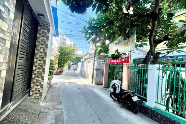BÁN NHÀ MẶT TIỀN ĐƯỜNG HÀ THANH PHƯỜNG VẠN THẮNG NHA TRANG – 2 MẶT TIỀN TRƯỚC SAU THÔNG THOÁNG – CÁCH BIỂN TRẦN PHÚ CHỈ 500M – DIỆN TÍCH 99M² ĐẤT Ở ĐÔ THỊ (NGANG 4,7M) ĐƯỜNG Ô TÔ 4–6M GIÁ 6,4 TỶ
