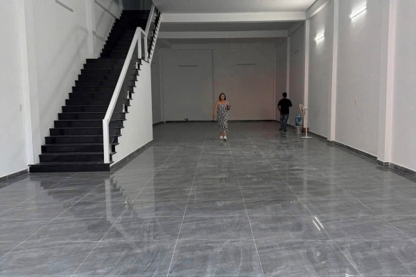CHO THUÊ NHÀ NGUYÊN CĂN 2 TẦNG MẶT TIỀN ĐƯỜNG TRẦN PHÚ NHA TRANG – GẦN VIỆN HẢI DƯƠNG HỌC VÀ CẢNG VINPEARL – NGANG RỘNG LÝ TƯỞNG 8M GIÁ 45 TRIỆU