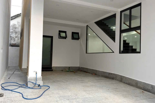 CHO THUÊ MẶT BẰNG NHÀ PHỐ 2 TẦNG MẶT TIỀN ĐƯỜNG NGUYỄN ĐỨC CẢNH PHƯỜNG PHƯỚC TRUNG NHA TRANG – DIỆN TÍCH ĐẤT 210M² MẶT TIỀN RỘNG 17M DIỆN TÍCH XÂY DỰNG 400M² GIÁ 110 TRIỆU/THÁNG