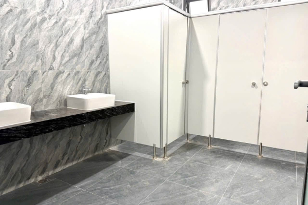 CHO THUÊ MẶT BẰNG NHÀ PHỐ 2 TẦNG MẶT TIỀN ĐƯỜNG NGUYỄN ĐỨC CẢNH PHƯỜNG PHƯỚC TRUNG NHA TRANG – DIỆN TÍCH ĐẤT 210M² MẶT TIỀN RỘNG 17M DIỆN TÍCH XÂY DỰNG 400M² GIÁ 110 TRIỆU/THÁNG