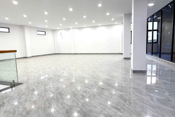 CHO THUÊ MẶT BẰNG NHÀ PHỐ 2 TẦNG MẶT TIỀN ĐƯỜNG NGUYỄN ĐỨC CẢNH PHƯỜNG PHƯỚC TRUNG NHA TRANG – DIỆN TÍCH ĐẤT 210M² MẶT TIỀN RỘNG 17M DIỆN TÍCH XÂY DỰNG 400M² GIÁ 110 TRIỆU/THÁNG