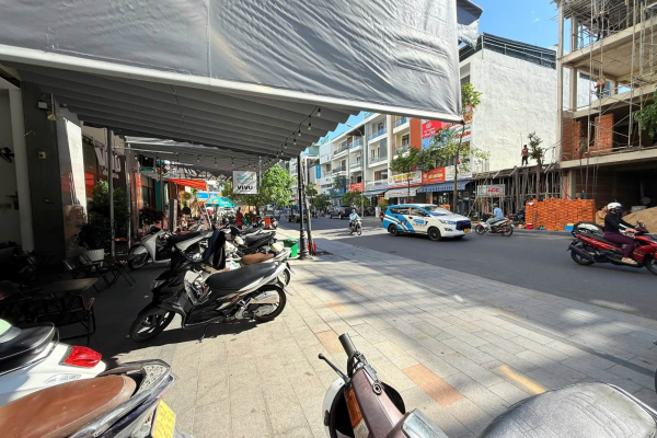 CHO THUÊ SHOPHOUSE MẶT TIỀN ĐƯỜNG SỐ 4 CHÂN ĐẾ CT4 VCN PHƯỚC HẢI NHA TRANG – DIỆN TÍCH 70M² NGANG 8M VỈA HÈ CỰC RỘNG GIÁ 25 TRIỆU/THÁNG