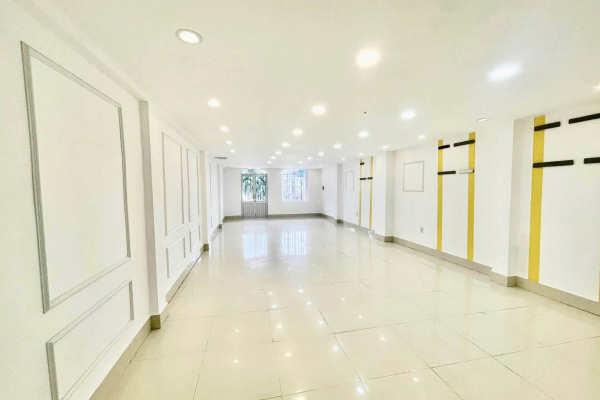 CHO THUÊ NHÀ PHỐ KINH DOANH 4 TẦNG MẶT TIỀN NGAY VÒNG XOAY THỐNG NHẤT PHƯỜNG VẠN THẠNH TRUNG TÂM NHA TRANG – DIỆN TÍCH 145M²/SÀN (NGANG 5M × 29M) TỔNG SÀN 580M² HƯỚNG BẮC GIÁ 50 TRIỆU/THÁNG