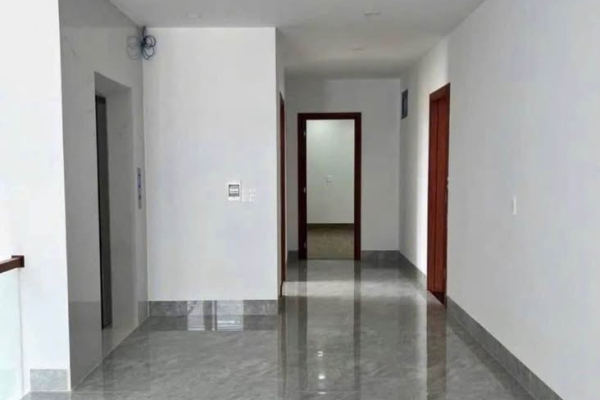 CHO THUÊ NHÀ NGUYÊN CĂN LÔ GÓC 2 MẶT TIỀN 20M GẦN NGUYỄN THỊ MINH KHAI TRUNG TÂM NHA TRANG – TỔNG DIỆN TÍCH SÀN 650M² CÓ THANG MÁY 630KG VÀ 3 CĂN HỘ CAO CẤP GIÁ 70 TRIỆU/THÁNG