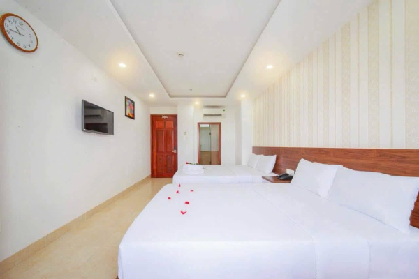 CHO THUÊ KHÁCH SẠN MẶT TIỀN HOÀNG HOA THÁM TRUNG TÂM NHA TRANG – 37 PHÒNG CAO CẤP FULL HỆ THỐNG PCCC ĐẦY ĐỦ CÓ HẦM ĐỂ XE RỘNG RÃI NỘI THẤT MỚI ĐẸP GIÁ 190 TRIỆU/THÁNG