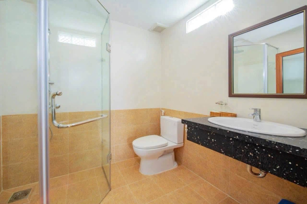 CHO THUÊ KHÁCH SẠN MẶT TIỀN HOÀNG HOA THÁM TRUNG TÂM NHA TRANG – 37 PHÒNG CAO CẤP FULL HỆ THỐNG PCCC ĐẦY ĐỦ CÓ HẦM ĐỂ XE RỘNG RÃI NỘI THẤT MỚI ĐẸP GIÁ 190 TRIỆU/THÁNG