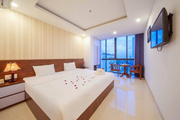 CHO THUÊ KHÁCH SẠN MẶT TIỀN HOÀNG HOA THÁM TRUNG TÂM NHA TRANG – 37 PHÒNG CAO CẤP FULL HỆ THỐNG PCCC ĐẦY ĐỦ CÓ HẦM ĐỂ XE RỘNG RÃI NỘI THẤT MỚI ĐẸP GIÁ 190 TRIỆU/THÁNG
