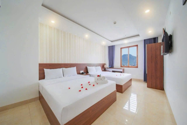 CHO THUÊ KHÁCH SẠN MẶT TIỀN HOÀNG HOA THÁM TRUNG TÂM NHA TRANG – 37 PHÒNG CAO CẤP FULL HỆ THỐNG PCCC ĐẦY ĐỦ CÓ HẦM ĐỂ XE RỘNG RÃI NỘI THẤT MỚI ĐẸP GIÁ 190 TRIỆU/THÁNG