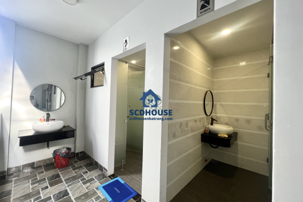 CHO THUÊ TÒA NHÀ KINH DOANH SIÊU RỘNG 15 PHÒNG CÓ HẦM MẶT TIỀN ĐƯỜNG KHU ĐÔ THỊ HÀ QUANG 2 NHA TRANG – DIỆN TÍCH SÀN 235M² NGANG 10M GIÁ 100 TRIỆU