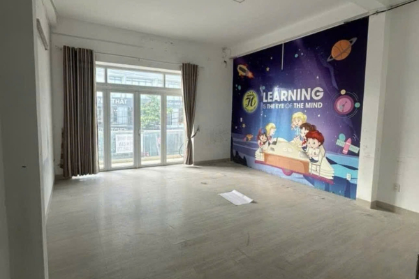 CHO THUÊ NHÀ NGUYÊN CĂN 3 TẦNG SÂN THƯỜNG MẶT TIỀN ĐƯỜNG PHONG CHÂU NHA TRANG – DIỆN TÍCH 100M² 7 PHÒNG NGỦ PHÙ HỢP LÀM VĂN PHÒNG SPA TRUNG TÂM DẠY HỌC GIÁ 22 TRIỆU/THÁNG