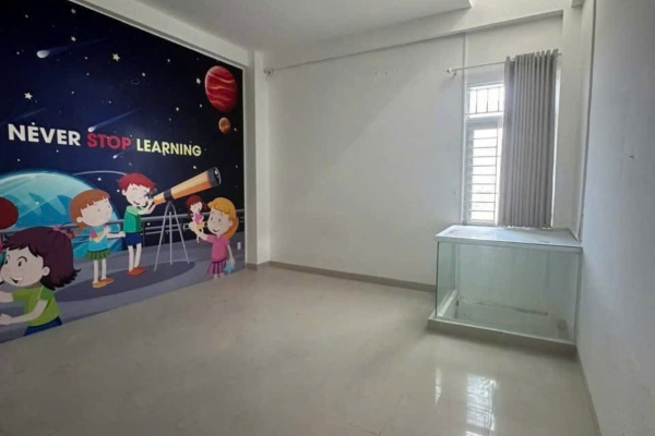 CHO THUÊ NHÀ NGUYÊN CĂN 3 TẦNG SÂN THƯỜNG MẶT TIỀN ĐƯỜNG PHONG CHÂU NHA TRANG – DIỆN TÍCH 100M² 7 PHÒNG NGỦ PHÙ HỢP LÀM VĂN PHÒNG SPA TRUNG TÂM DẠY HỌC GIÁ 22 TRIỆU/THÁNG