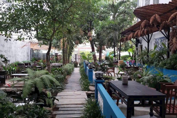 CHO THUÊ MẶT BẰNG KINH DOANH F&B SIÊU KHỦNG 800M² KHU PHỐ TÂY HẺM TUỆ TĨNH TRUNG TÂM NHA TRANG – NGANG 23M ĐƯỜNG Ô TÔ NÉ NHAU CÓ SẴN THIẾT BỊ NHÀ HÀNG CÀ PHÊ CHUYÊN PHỤC VỤ KHÁCH NGA GIÁ 70 TRIỆU/THÁNG