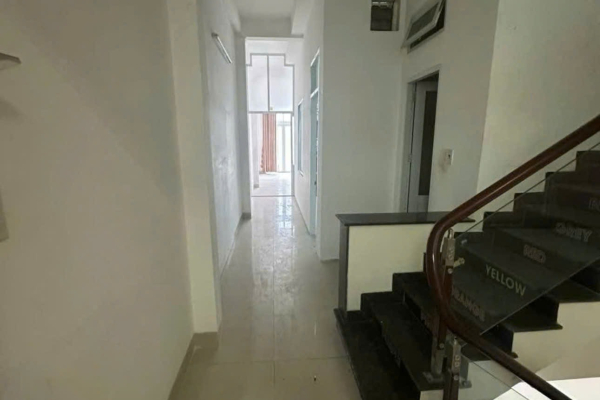 CHO THUÊ NHÀ NGUYÊN CĂN 3 TẦNG SÂN THƯỜNG MẶT TIỀN ĐƯỜNG PHONG CHÂU NHA TRANG – DIỆN TÍCH 100M² 7 PHÒNG NGỦ PHÙ HỢP LÀM VĂN PHÒNG SPA TRUNG TÂM DẠY HỌC GIÁ 22 TRIỆU/THÁNG
