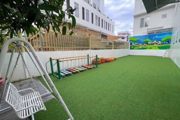 CHO THUÊ TÒA NHÀ MẶT TIỀN HOÀNH TRÁNG KĐT VCN PHƯỚC HẢI NHA TRANG  DIỆN TÍCH 397M² MẶT TIỀN 20M – TỔNG SÀN HƠN 1.000M² KẾT CẤU 4 TẦNG CÓ THANG MÁY, BỂ BƠI, SÂN VƯỜN, PCCC – GIÁ 140 TRIỆU/THÁNG