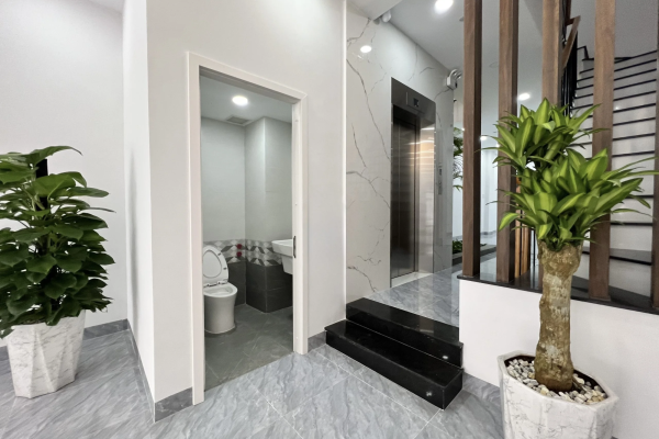CHO THUÊ TÒA NHÀ MỚI XÂY 4 TẦNG CÓ THANG MÁY MẶT TIỀN ĐƯỜNG NGÔ GIA TỰ PHƯỜNG PHƯỚC TIẾN TRUNG TÂM NHA TRANG – DIỆN TÍCH 120M² GIÁ 45 TRIỆU