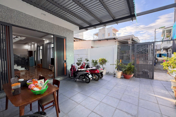 [CỰC HIẾM] NHÀ SÂN VƯỜN 143M² SÁT BIỂN TRẦN PHÚ – NGANG 8M BỀ THẾ – FULL NỘI THẤT