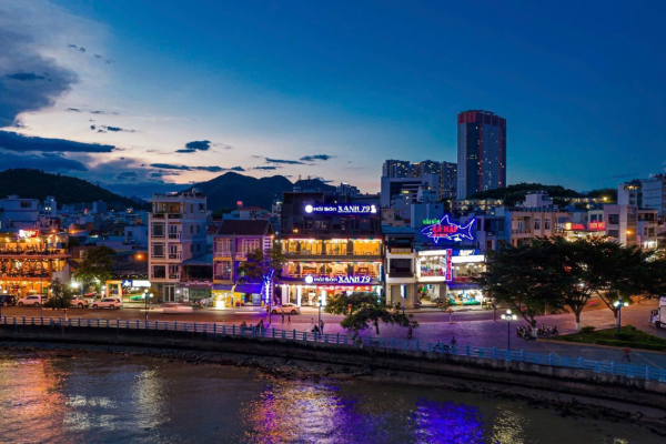 [VỊ TRÍ ĐẮC ĐỊA] NHÀ NGUYÊN CĂN BỜ KÈ CÙ HUÂN – VIEW BIỂN TRẦN PHÚ – NGANG >10M – 50 TRIỆU THÁNG 