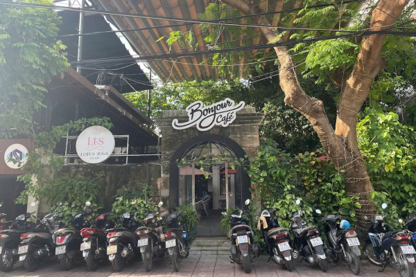 [KINH DOANH NGAY] MẶT BẰNG CAFE SETUP SẴN – TRUNG TÂM NHA TRANG – NGANG 16,4M – 130TRIỆU THÁNG