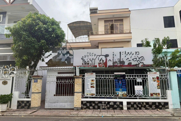 [SIÊU PHẨM MẶT TIỀN 10M] NHÀ NGUYÊN CĂN KHU BÀN CỜ – 193M² – CÓ SÂN TRONG – 40 TRIỆU THÁNG