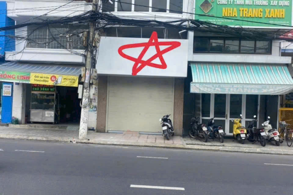 [MẶT TIỀN KINH DOANH] TOÀ NHÀ 4 TẦNG TRỤC ĐƯỜNG 23/10 – GẦN ĐIỆN MÁY CHỢ LỚN – 12 PHÒNG NGỦ KHỦNG – GIÁ CHỈ 20TRIỆU THÁNG