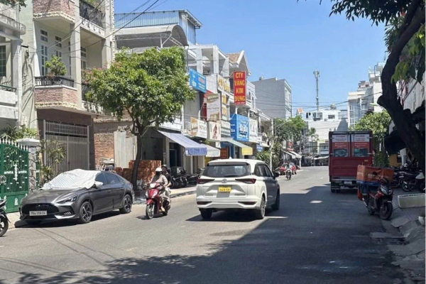 [KINH DOANH TỰ DO] NHÀ NGUYÊN CĂN MẶT TIỀN PHÙ ĐỔNG – KHU BÀN CỜ TRUNG TÂM – DIỆN TÍCH SÂU ĐẸP – 5PN VỪA Ở VỪA KINH DOANH – GIÁ 25TR