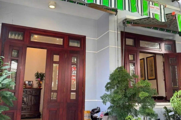 CHO THUÊ NHÀ NGUYÊN CĂN HỒNG BÀNG NHA TRANG – DIỆN TÍCH RỘNG 152M² CÓ SÂN VƯỜN THOÁNG – HẺM LỚN Ô TÔ VÀO TẬN NƠI GIÁ 18 TRIỆU