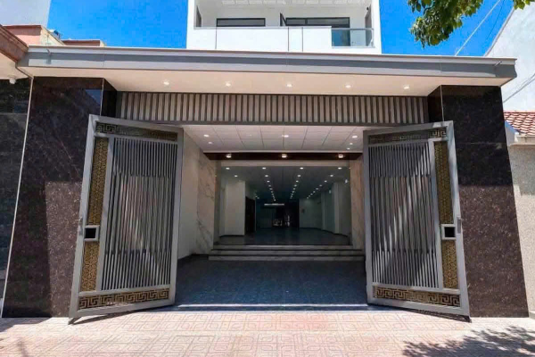 CHO THUÊ TÒA NHÀ 4 TẦNG MẶT TIỀN ĐƯỜNG ĐIỆN BIÊN PHỦ NHA TRANG – CÁCH BIỂN 300M CÓ THANG MÁY – DIỆN TÍCH 210M² NGANG 7.6M GIÁ 55 TRIỆU