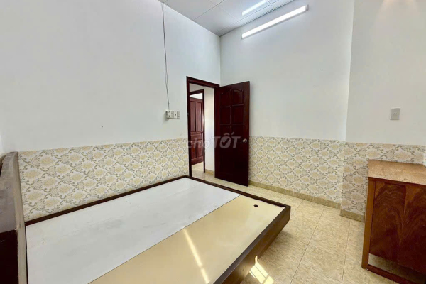 CHO THUÊ NHÀ NGUYÊN CĂN 3 TẦNG KINH DOANH NGAY CHỢ PHƯƠNG SƠN NHA TRANG – MÃ NHÀ 119B – PHONG THỦY ĐÔNG NAM TỰA NÚI – DIỆN TÍCH 106M² GIÁ 15 TRIỆU