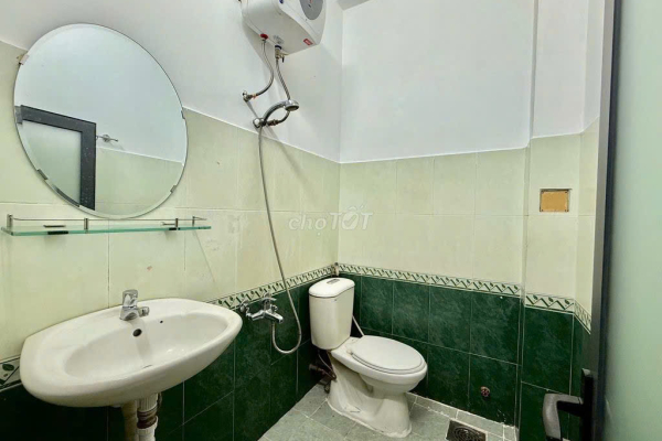 CHO THUÊ NHÀ NGUYÊN CĂN 3 TẦNG KINH DOANH NGAY CHỢ PHƯƠNG SƠN NHA TRANG – MÃ NHÀ 119B – PHONG THỦY ĐÔNG NAM TỰA NÚI – DIỆN TÍCH 106M² GIÁ 15 TRIỆU