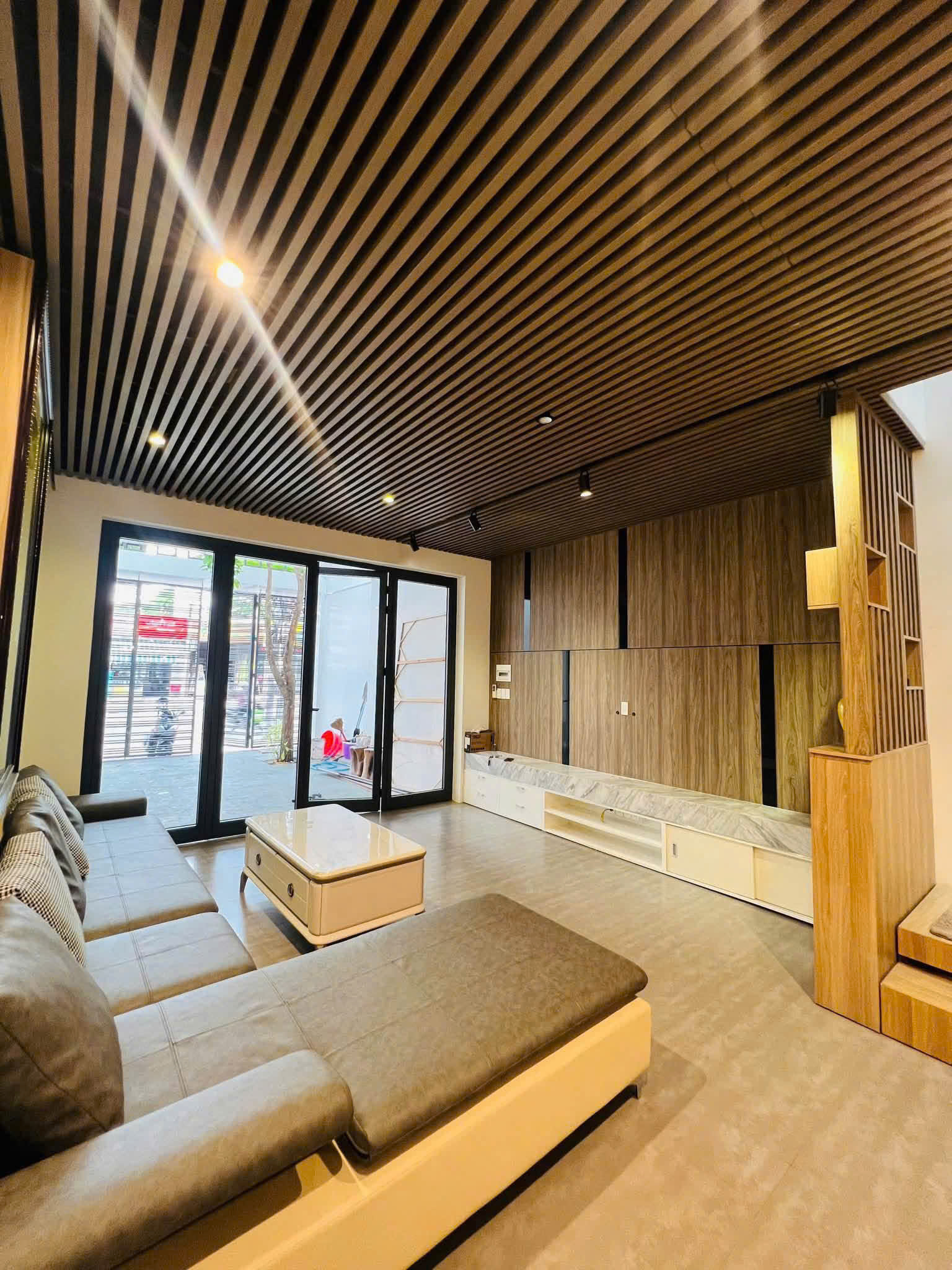CHO THU&Ecirc; NH&Agrave; NGUY&Ecirc;N CĂN 2 TẦNG MẶT TIỀN ĐƯỜNG L&Ecirc; HỒNG PHONG NHA TRANG &ndash; DIỆN T&Iacute;CH SỬ DỤNG 220M&sup2; FULL NỘI THẤT 3 PH&Ograve;NG NGỦ GI&Aacute; 25 TRIỆU