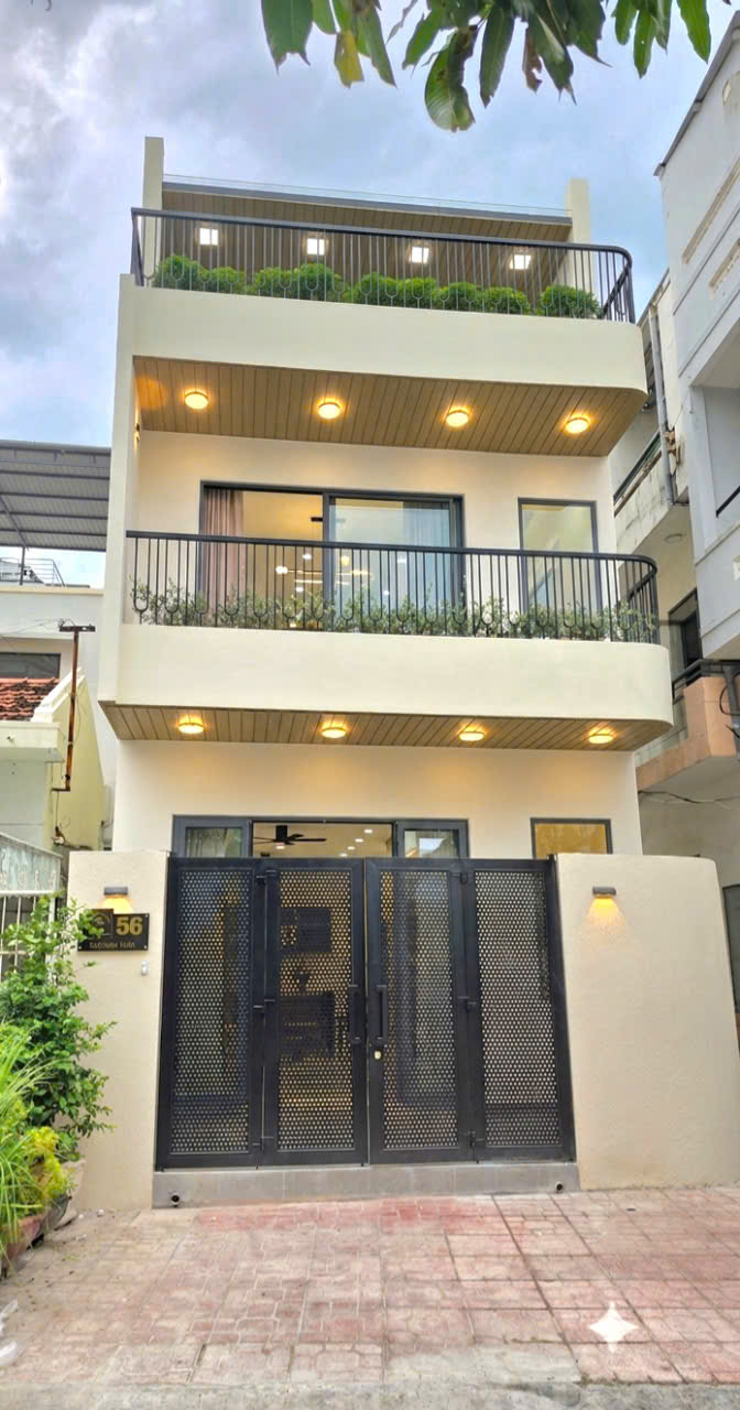 B&Aacute;N NH&Agrave; MỚI 3 TẦNG ĐẸP L&Ocirc; G&Oacute;C MẶT TIỀN SỐ 56 ĐỒNG NAI NHA TRANG &ndash; S&Aacute;T TRỤC TỐ HỮU &ndash; DIỆN T&Iacute;CH 90M&sup2; NGANG 5,3M HƯỚNG Đ&Ocirc;NG FULL NỘI THẤT GI&Aacute; 11,9 TỶ