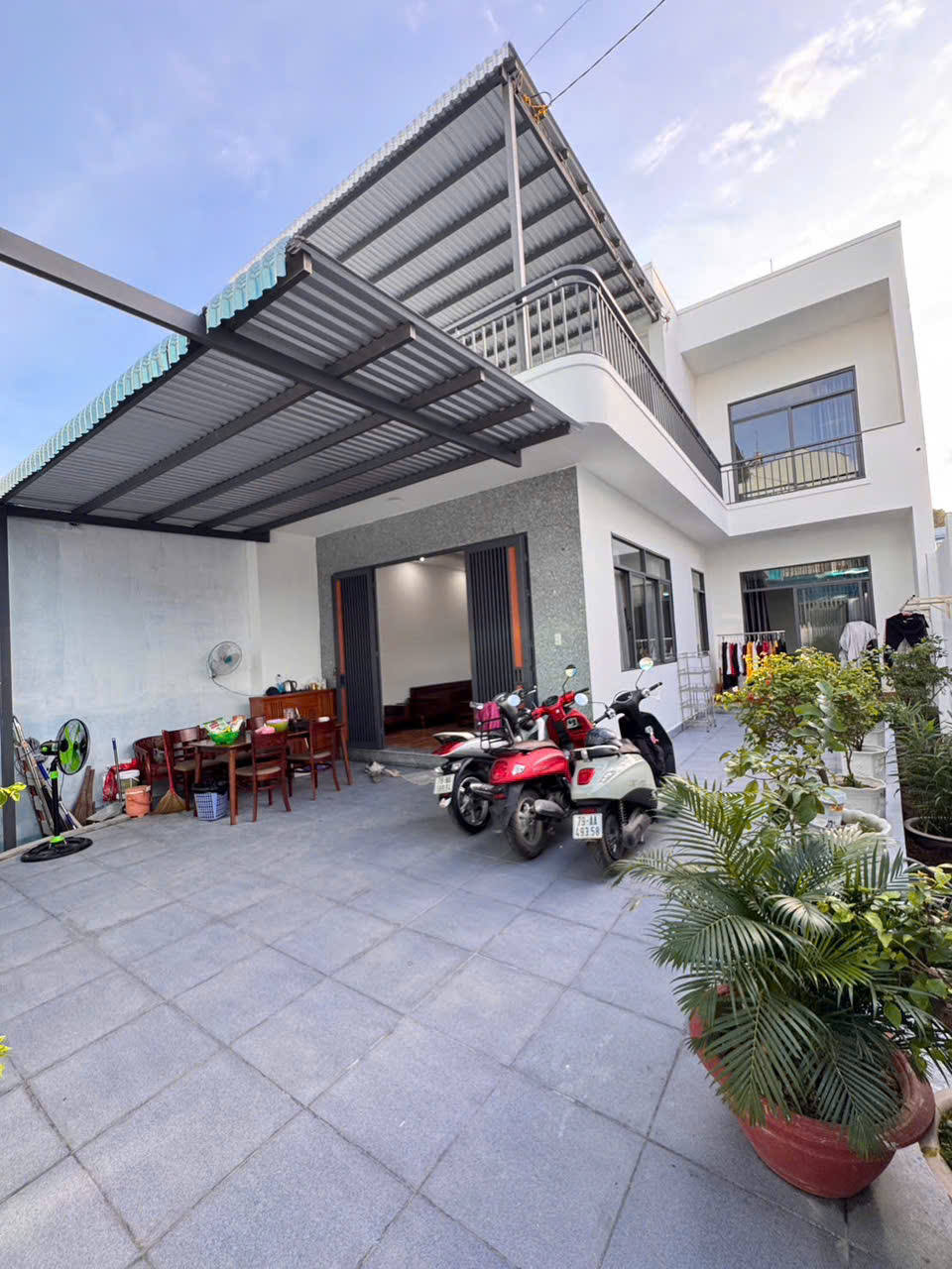 CHO THU&Ecirc; NH&Agrave; VƯỜN 2 TẦNG MỚI 100% CẠNH BỆNH VIỆN VINMEC V&Agrave; BIỂN TRẦN PH&Uacute; NHA TRANG &ndash; DIỆN T&Iacute;CH 142M&sup2; NGANG 8M S&Acirc;N BBQ 3PH&Ograve;NG NGỦ FULL NỘI THẤT GI&Aacute; 20 TRIỆU
