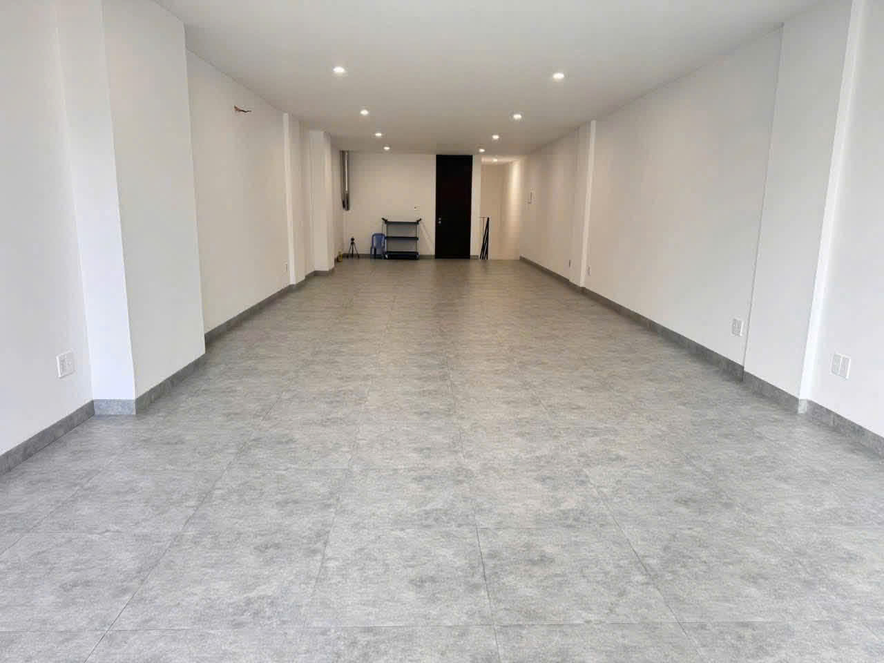CHO THU&Ecirc; MẶT BẰNG KHU PHỐ H&Agrave;N T&Acirc;M ĐIỂM DU LỊCH TRUNG T&Acirc;M NHA TRANG &ndash; TỔNG DIỆN T&Iacute;CH 220M&sup2; (1 TRỆT 1 LỬNG 1 LẦU) TH&Iacute;CH HỢP MỞ SPA THẨM MỸ VIỆN SHOWROOM GI&Aacute; 70 TRIỆU