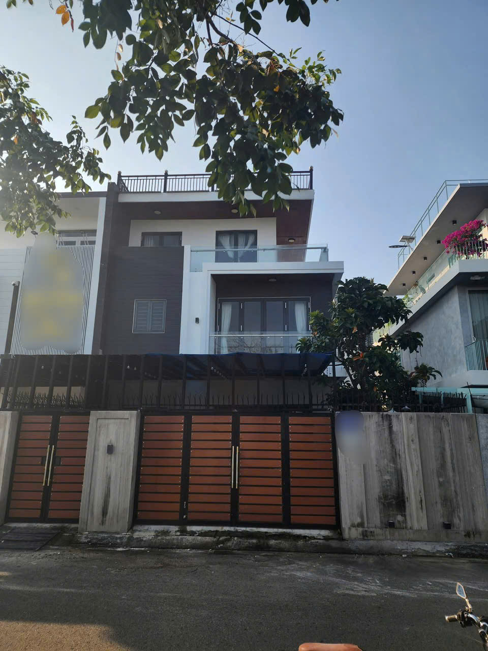 CHO THU&Ecirc; VILLA 3 TẦNG ĐỐI DIỆN S&Acirc;N B&Oacute;NG KHU Đ&Ocirc; THỊ MỸ GIA G&Oacute;I 2 NHA TRANG &ndash; DIỆN T&Iacute;CH 200M&sup2; NỘI THẤT CƠ BẢN TH&Iacute;CH HỢP MỞ VĂN PH&Ograve;NG C&Ocirc;NG TY GI&Aacute; 21 TRIỆU/TH&Aacute;NG