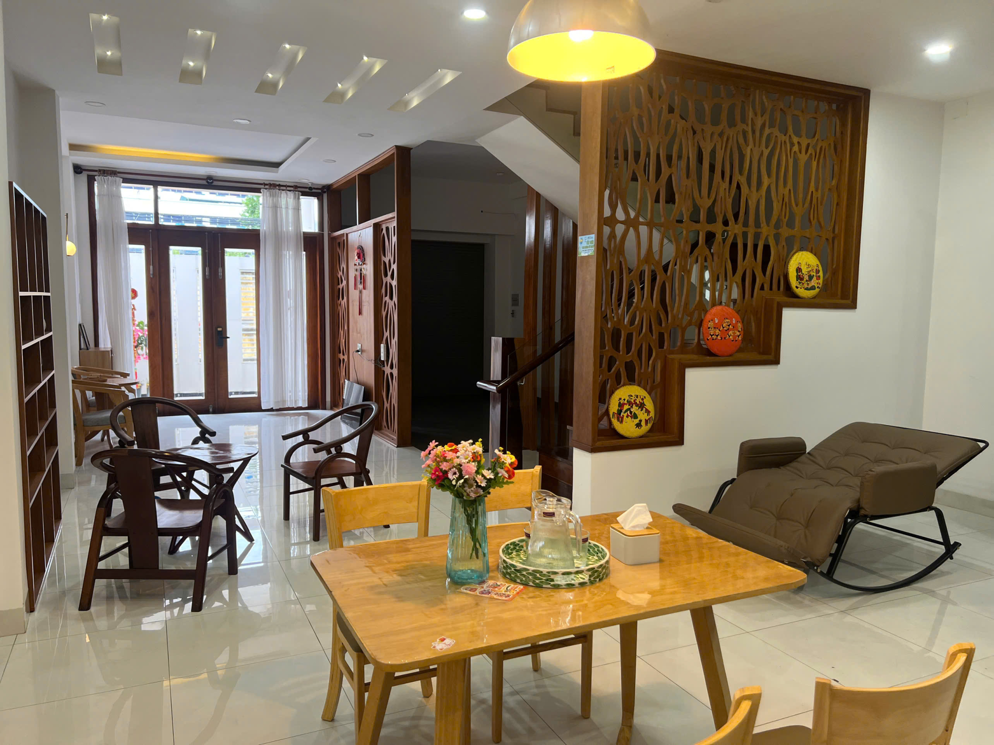 CHO THU&Ecirc; NH&Agrave; 3 TẦNG KINH DOANH HẺM KHU PHỐ T&Acirc;Y Đ&Ocirc;NG Đ&Uacute;C PHƯỜNG LỘC THỌ NHA TRANG &ndash; DIỆN T&Iacute;CH 106M&sup2; NGANG 6,5M HƯỚNG NAM FULL NỘI THẤT GI&Aacute; 45 TRIỆU/TH&Aacute;NG