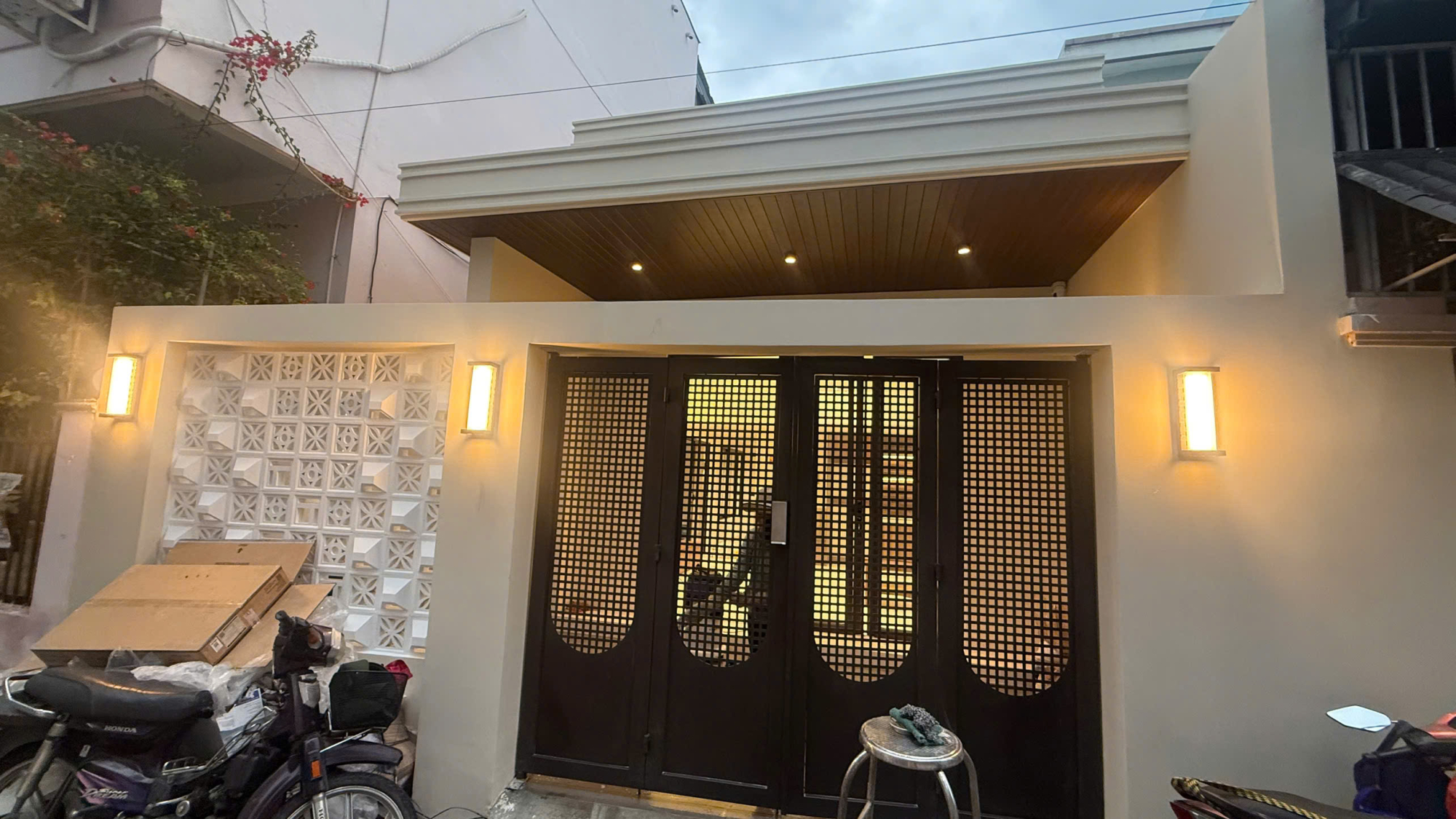 CHO THU&Ecirc; NH&Agrave; VƯỜN CAO CẤP GẦN T&Ograve;A NH&Agrave; SCENIA BAY PH&Iacute;A BẮC NHA TRANG &ndash; DIỆN T&Iacute;CH SỬ DỤNG 150M&sup2; 3 PH&Ograve;NG NGỦ C&Oacute; S&Acirc;N THƯỢNG BBQ CHO PH&Eacute;P TH&Uacute; CƯNG GI&Aacute; 30 TRIỆU/TH&Aacute;NG