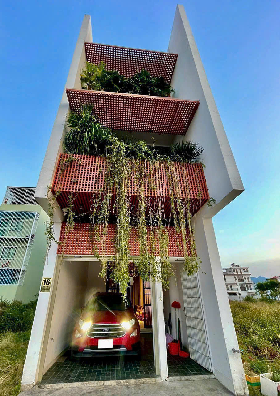 B&Aacute;N NH&Agrave; PHỐ 3 TẦNG KĐT H&Agrave; QUANG 2 (STH27) NHA TRANG &ndash; SỔ HỒNG HO&Agrave;N C&Ocirc;NG &ndash; ĐỐI DIỆN C&Ocirc;NG VI&Ecirc;N THO&Aacute;NG M&Aacute;T &ndash; ĐANG CHO THU&Ecirc; C&Oacute; D&Ograve;NG TIỀN 18 TRIỆU/TH&Aacute;NG &ndash; GI&Aacute; 8,9 TỶ THƯƠNG LƯỢNG