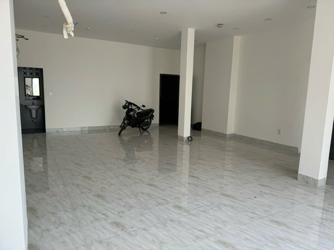 CHO THU&Ecirc; MẶT BẰNG TẦNG TRỆT MẶT TIỀN 6,5M ĐƯỜNG SỐ 8 KHU Đ&Ocirc; THỊ H&Agrave; QUANG 2 NHA TRANG &ndash; C&Aacute;CH TRỤC TH&Iacute;CH QUẢNG ĐỨC 7M &ndash; DIỆN T&Iacute;CH 70M&sup2; ĐƯỜNG 22M VỈA H&Egrave; 5M ĐẬU OTO GI&Aacute; 15 TRIỆU/TH&Aacute;NG