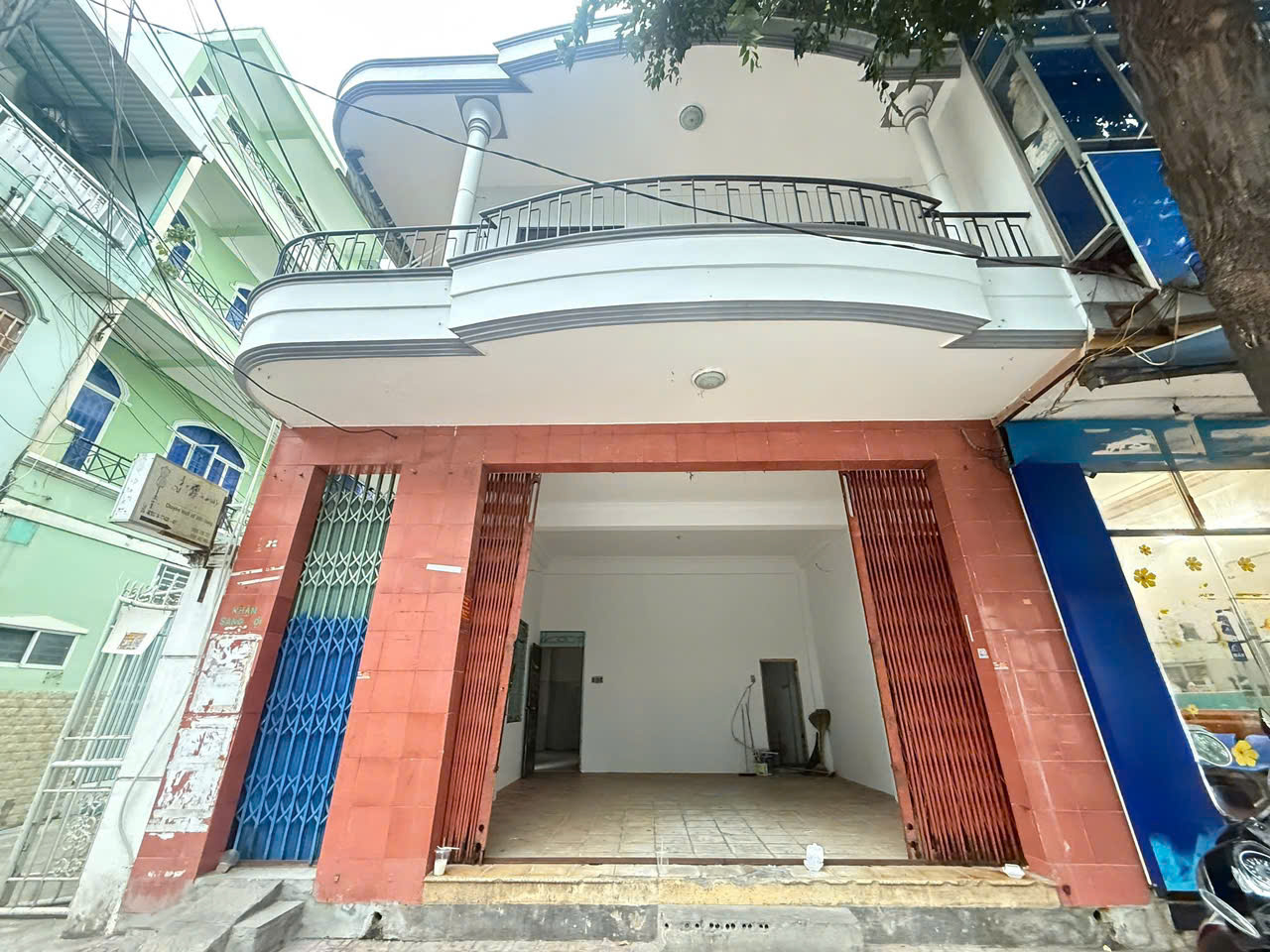 CHO THU&Ecirc; NH&Agrave; KINH DOANH L&Ocirc; G&Oacute;C 2 MẶT TIỀN PHƯỜNG LỘC THỌ TRUNG T&Acirc;M NHA TRANG &ndash; DỰN T&Iacute;CH SỬ DỤNG 126M&sup2; NGANG 6M KẾT CẤU 1 TRỆT 1 LẦU GẦN BIỂN V&Agrave; KHU PHỐ T&Acirc;Y GIỮ GI&Aacute; 3 NĂM ĐẦU 60 TRIỆU/TH&Aacute;NG
