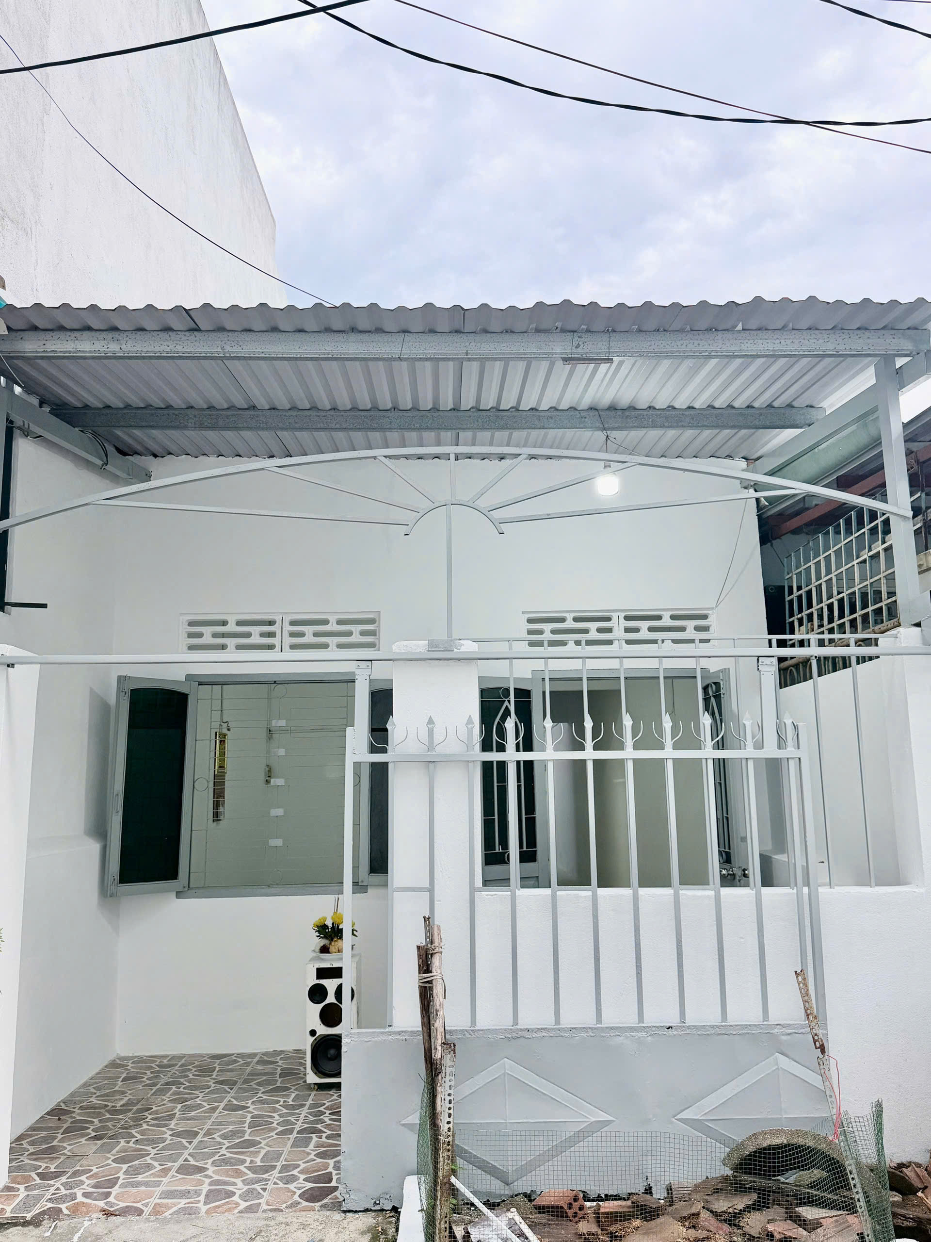 B&Aacute;N GẤP L&Ocirc; ĐẤT TẶNG NH&Agrave; CẤP 4 TẠI KĐT T&Aacute;I ĐỊNH CƯ ĐẤT L&Agrave;NH VĨNH TH&Aacute;I NHA TRANG &ndash; DIỆN T&Iacute;CH 64M&sup2; ĐƯỜNG &Ocirc; T&Ocirc; 5M C&Aacute;CH PHONG CH&Acirc;U 80M S&Aacute;T C&Ocirc;NG VI&Ecirc;N V&Agrave; KĐT SUN GROUP SỔ HỒNG GI&Aacute; CHỈ 2 TỶ 790 TRIỆU